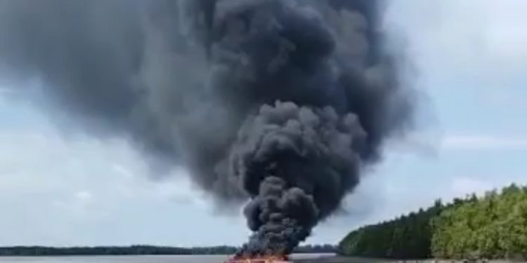 Tangkap layar speed boat Minsen terbakar tujuan KTT. (Video IST)