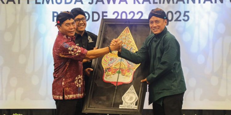 Gubernur Kaltara Zainal A Paliwang menghadiri Pengukuhan Dewan Pimpinan Pusat Serikat Pemuda Jawa (SPJ) Kalimantan Utara periode 2022-2025. (Foto DKISP)