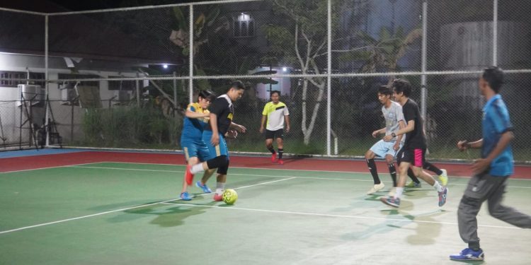 Tim futsal PWI Kaltara latihan di Lapangan Pertamina Tarakan Field.