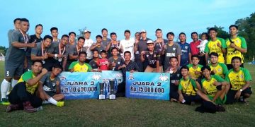 Tim sepak bola Desa Tideng Pale meraih juara 2 dan 3 setelah Desa Tideng Pale Timur juara 1 turnamen Bersih Cup tahun 2022. (Sumber foto istimewa)
