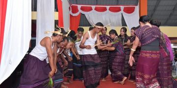Pertunjukkan pentas seni dan budaya oleh Forum Komunikasi NTT di Nunukan Provinsi Kaltara.(Foto prokopim)