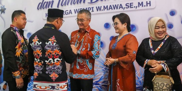 Wakil Bupati Malinau Jakaria mengunjungi Bupati Malinau Wempi pada saat momen Natal 2022.