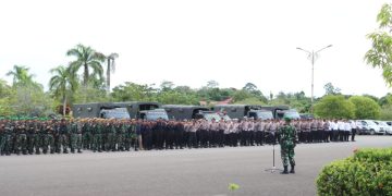 Apel gelar pasukan TNI-Polri pengamanan kunjungan Presiden Joko Widodo di Malinau pada 1 Maret 2023. (Sumber foto istimewa)