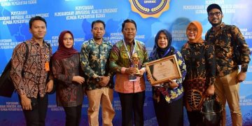 SABET: Wakil Bupati Kabupaten Nunukan H. Hanafiah usai menerima penghargaan Award Universal Health Coverage (UHC Award) 2023 di Jakarta. (Foto ist)
